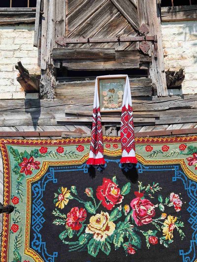 Колекція з домашнього музею: виставку ікон з фольги презентували на Рівненщині Колекція з домашнього музею: виставку ікон з фольги презентували на Рівненщині