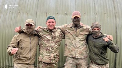 "Снаряд пролетів над головою і не вибухнув — це вже щастя": історія дешифрувальника з Одеси "Снаряд пролетів над головою і не вибухнув — це вже щастя": історія дешифрувальника з Одеси