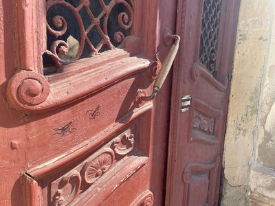 В історичному центрі Чернівців відремонтують парадні двері В історичному центрі Чернівців відремонтують парадні двері