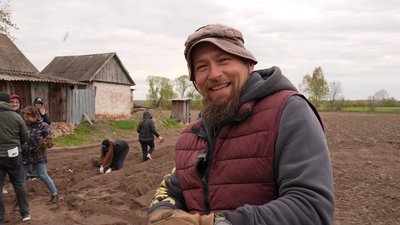 Із військових у фермери: на Черкащині ветеранів вчили вирощувати спаржу Із військових у фермери: на Черкащині ветеранів вчили вирощувати спаржу