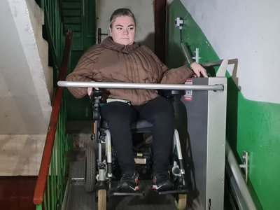 У Житомирі в багатоповерхівках встановлюють електропідйомники для людей на кріслах колісних У Житомирі в багатоповерхівках встановлюють електропідйомники для людей на кріслах колісних