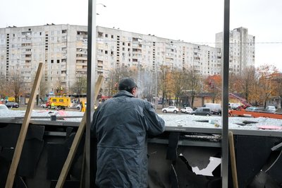 Коли "Рост" на Олексіївці у Харкові, вибиті вікна Коли "Рост" на Олексіївці у Харкові, вибиті вікна