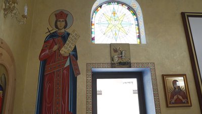 Кожен святий тримає зброю: у Вінниці нацгвардійці розписують храм Кожен святий тримає зброю: у Вінниці нацгвардійці розписують храм