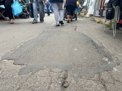 На Калинці у Чернівцях після ремонту залишились ями, а деякі залатали не встик з асфальтом: що каже підрядник На Калинці у Чернівцях після ремонту залишились ями, а деякі залатали не встик з асфальтом: що каже підрядник