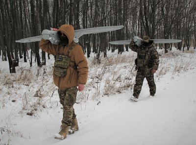 Одеські морпіхи отримали безпілотний розвідувальний комплекс від волонтерів Одеські морпіхи отримали безпілотний розвідувальний комплекс від волонтерів