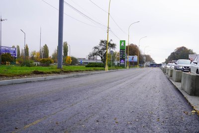 Перекриють ліву смугу вулиці Карпатської України в Ужгороді: що відомо Перекриють ліву смугу вулиці Карпатської України в Ужгороді: що відомо