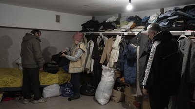 У Вінниці збирають теплі речі для безхатченків