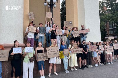 "Звільніть полонених, а не Федорова": у Полтаві люди знову вийшли на протест проти зміни керівництва Міноборони