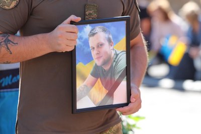 Повернувся "на щиті": на Черкащині громада попрощалася з 26-річним військовим Повернувся "на щиті": на Черкащині громада попрощалася з 26-річним військовим