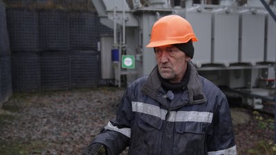 РФ атакувала енергетиків дронами: до роботи повернулись два працівники, один ще у лікарні РФ атакувала енергетиків дронами: до роботи повернулись два працівники, один ще у лікарні