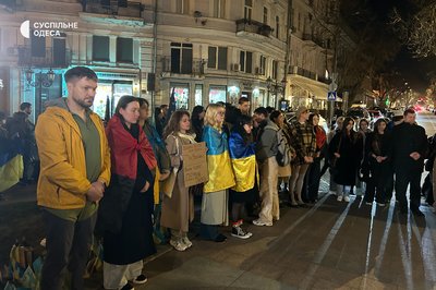 В центрі Одесі люди вийшли на акцію вшанування пам'яті громадського діяча Дем'яна Ганула В центрі Одесі люди вийшли на акцію вшанування пам'яті громадського діяча Дем'яна Ганула