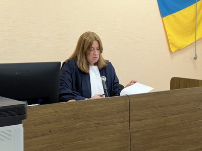 Переплати на секторі почесних поховань під Полтавою: суд знову відклав розгляд справи Переплати на секторі почесних поховань під Полтавою: суд знову відклав розгляд справи
