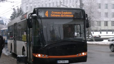 У Рівному запустили два нові автобусні маршрути замість №39 та №49. Що кажуть люди У Рівному запустили два нові автобусні маршрути замість №39 та №49. Що кажуть люди