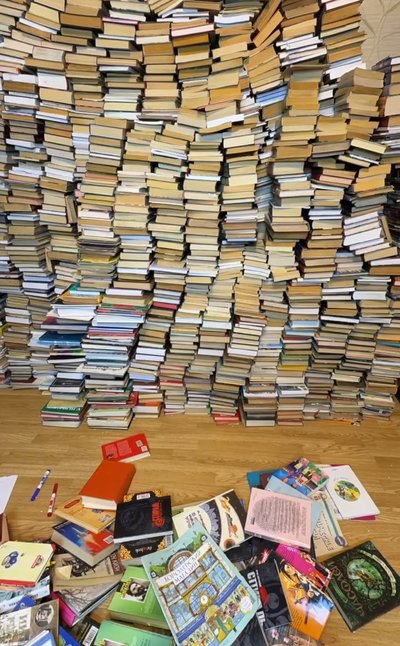 "Здайте російські книжки на макулатуру": як працює проєкт "Ціль Є" з Одеси