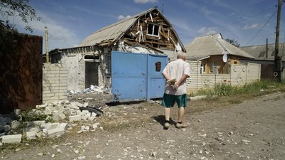 За два кілометри від кордону з РФ: в Козачій Лопані залишаються 500 людей — чому не виїжджають За два кілометри від кордону з РФ: в Козачій Лопані залишаються 500 людей — чому не виїжджають