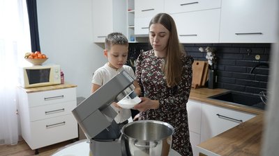 Подружжя Станіславових із Вінниці виховує чотирьох всиновлених дітей Подружжя Станіславових із Вінниці виховує чотирьох всиновлених дітей