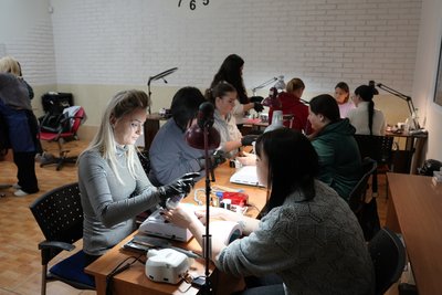 Перукар, бариста, кухар, продавець. Які спеціальності мають попит у Херсоні та як містяни опановують нові професії Перукар, бариста, кухар, продавець. Які спеціальності мають попит у Херсоні та як містяни опановують нові професії