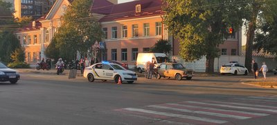У Житомирі зіткнулися мотоцикл та ВАЗівка: мотоцикліста госпіталізували до лікарні У Житомирі зіткнулися мотоцикл та ВАЗівка: мотоцикліста госпіталізували до лікарні