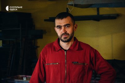 В Одесі переробляють пластик у бордюри для доріг В Одесі переробляють пластик у бордюри для доріг