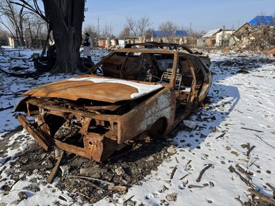 "Не складаємо руки, живемо далі": як виживають у Великій Писарівці на Сумщині "Не складаємо руки, живемо далі": як виживають у Великій Писарівці на Сумщині