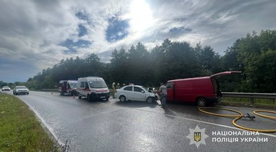 На Львівщині внаслідок ДТП загинула 70-річна пасажирка, трьох людей госпіталізували На Львівщині внаслідок ДТП загинула 70-річна пасажирка, трьох людей госпіталізували