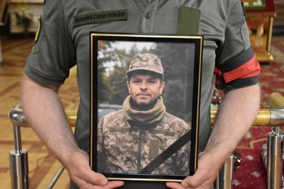 У Луцьку попрощалися з 41-річним військовослужбовцем Олександром Іщуком У Луцьку попрощалися з 41-річним військовослужбовцем Олександром Іщуком