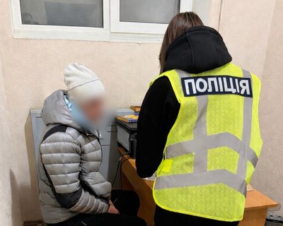 Харків'янин за 200 тисяч доларів обіцяв допомогти знайомому виїхати за кордон Харків'янин за 200 тисяч доларів обіцяв допомогти знайомому виїхати за кордон
