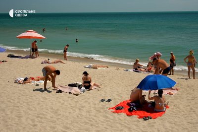 Пісок, дельфіни та тривоги: у Чорноморську відвели ділянку у моря під пляжний сезон Пісок, дельфіни та тривоги: у Чорноморську відвели ділянку у моря під пляжний сезон