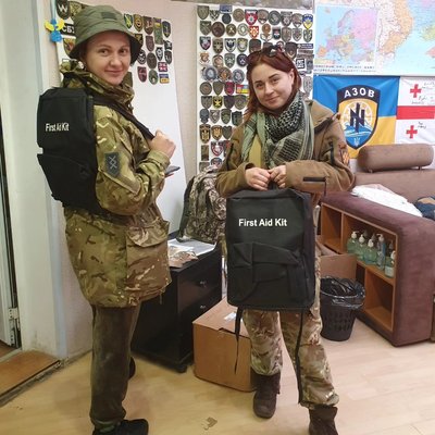 "Ми як ртуть стіклись в одну велику пляму". Як волонтерський хаб допомагає військовим у Краматорську "Ми як ртуть стіклись в одну велику пляму". Як волонтерський хаб допомагає військовим у Краматорську