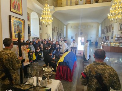 У Полтаві попрощалась із воїном Олексієм Грудницьким