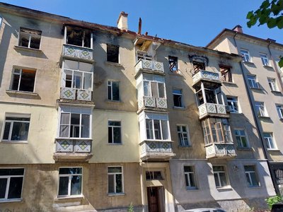 Мешканці зруйнованого "шахедом" будинку у Сумах рік чекають на розв'язання питання з житлом Мешканці зруйнованого "шахедом" будинку у Сумах рік чекають на розв'язання питання з житлом