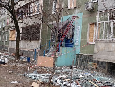 "Нічого нема. Тільки газ є". У Сумах розбирають завали багатоповерхівки після удару РФ "Нічого нема. Тільки газ є". У Сумах розбирають завали багатоповерхівки після удару РФ