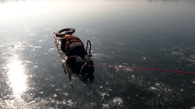 "Кайф зимової риболовлі в адреналіні": як у Рівному рибалять на озері та чи безпечно це "Кайф зимової риболовлі в адреналіні": як у Рівному рибалять на озері та чи безпечно це
