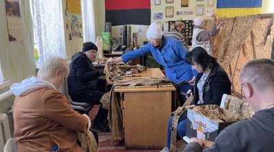 Економить час та кошти: в Умані волонтери зробили станок, що полегшить виготовлення маскувальних сіток Економить час та кошти: в Умані волонтери зробили станок, що полегшить виготовлення маскувальних сіток