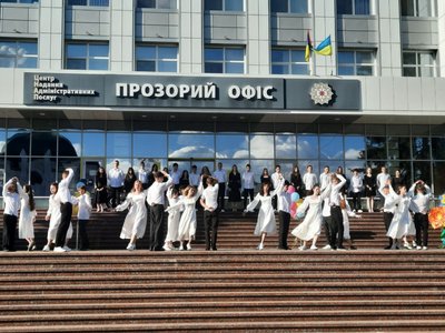 "Юність має майбутнє". У Кропивницькому вперше відбувся фестиваль випускних вальсів "Юність має майбутнє". У Кропивницькому вперше відбувся фестиваль випускних вальсів