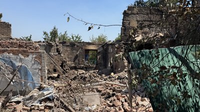 Зруйнований внаслідок обстрілу будинок Новогригорівка Дружківська громада Донецька область 9 липня 2025 рік Зруйнований внаслідок обстрілу будинок Новогригорівка Дружківська громада Донецька область 9 липня 2025 рік