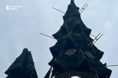 У центрі Одеси з'явилась новорічна ялинка