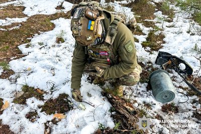 Знешкодили бойову частину БпЛА, яку виявили в лісі на Рівненщині Знешкодили бойову частину БпЛА, яку виявили в лісі на Рівненщині