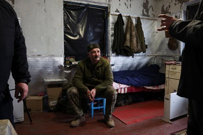 Водій 59-ї окремої штурмової бригади з позивним "Семенович" у пункті відпочинку на Дніпропетровщині 1 квітня 2025 року Водій 59-ї окремої штурмової бригади з позивним "Семенович" у пункті відпочинку на Дніпропетровщині 1 квітня 2025 року