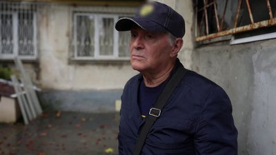 «Дивлюся під ноги, а слухаю небо»: як живуть люди у «червоній зоні» Дніпровського району Херсона «Дивлюся під ноги, а слухаю небо»: як живуть люди у «червоній зоні» Дніпровського району Херсона