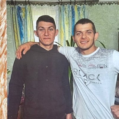 Олександра Саранча-Мальцев з братом Євгеном, який служить у спецпідрозділі "Кракен" Олександра Саранча-Мальцев з братом Євгеном, який служить у спецпідрозділі "Кракен"