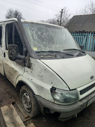 Мікроавтобус, пошкоджений внаслідок влучання безпілотника у Лютівці Золочівської громади, Харківська область, 28 березня 2026 року Мікроавтобус, пошкоджений внаслідок влучання безпілотника у Лютівці Золочівської громади, Харківська область, 28 березня 2026 року