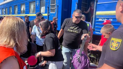 На Рівненщину з Донеччини прибув одинадцятий евакуаційний потяг На Рівненщину з Донеччини прибув одинадцятий евакуаційний потяг