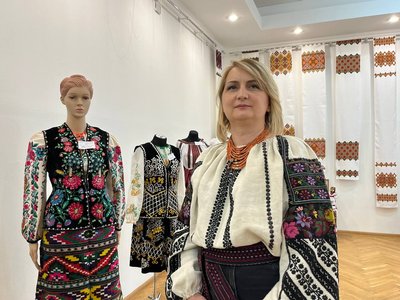 Співзасновниця "Школи борщівської народної сорочки" Лариса Овчарук, День вишиванки Співзасновниця "Школи борщівської народної сорочки" Лариса Овчарук, День вишиванки