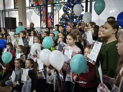 Новорічні прикраси для військових: на Дніпропетровщині пройшов конкурс для дітей-переселенців Новорічні прикраси для військових: на Дніпропетровщині пройшов конкурс для дітей-переселенців
