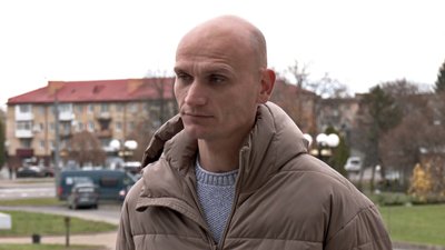 "Корови каждий день падають з моста": на Волині жителі села самостійно ремонтують нічийний міст