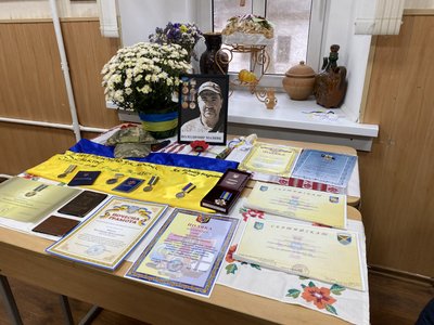 У Полтаві відкрили меморіальну дошку навіднику Володимиру Мазняку У Полтаві відкрили меморіальну дошку навіднику Володимиру Мазняку