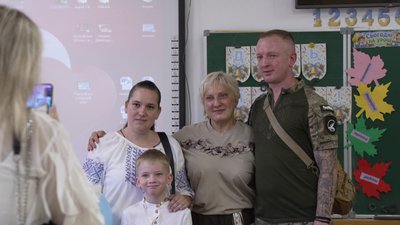 Тато-військовий приїхав на перший дзвоник до сина в ліцей у Рівному
