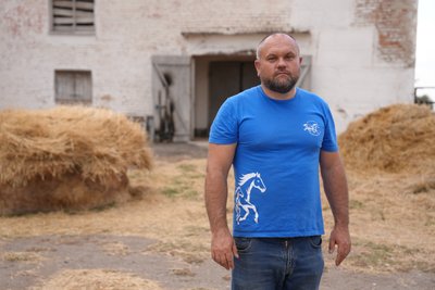 Згоріли стайні, тварини — у стресі. Після удару "шахедами" з кінзаводу Дніпропетровщини евакуювали останніх лошат Згоріли стайні, тварини — у стресі. Після удару "шахедами" з кінзаводу Дніпропетровщини евакуювали останніх лошат