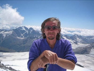 “Мені хочеться розповідати людям про цей світ”: Олександр Волощук з Чернігова про книги зі своїх мандрівок “Мені хочеться розповідати людям про цей світ”: Олександр Волощук з Чернігова про книги зі своїх мандрівок